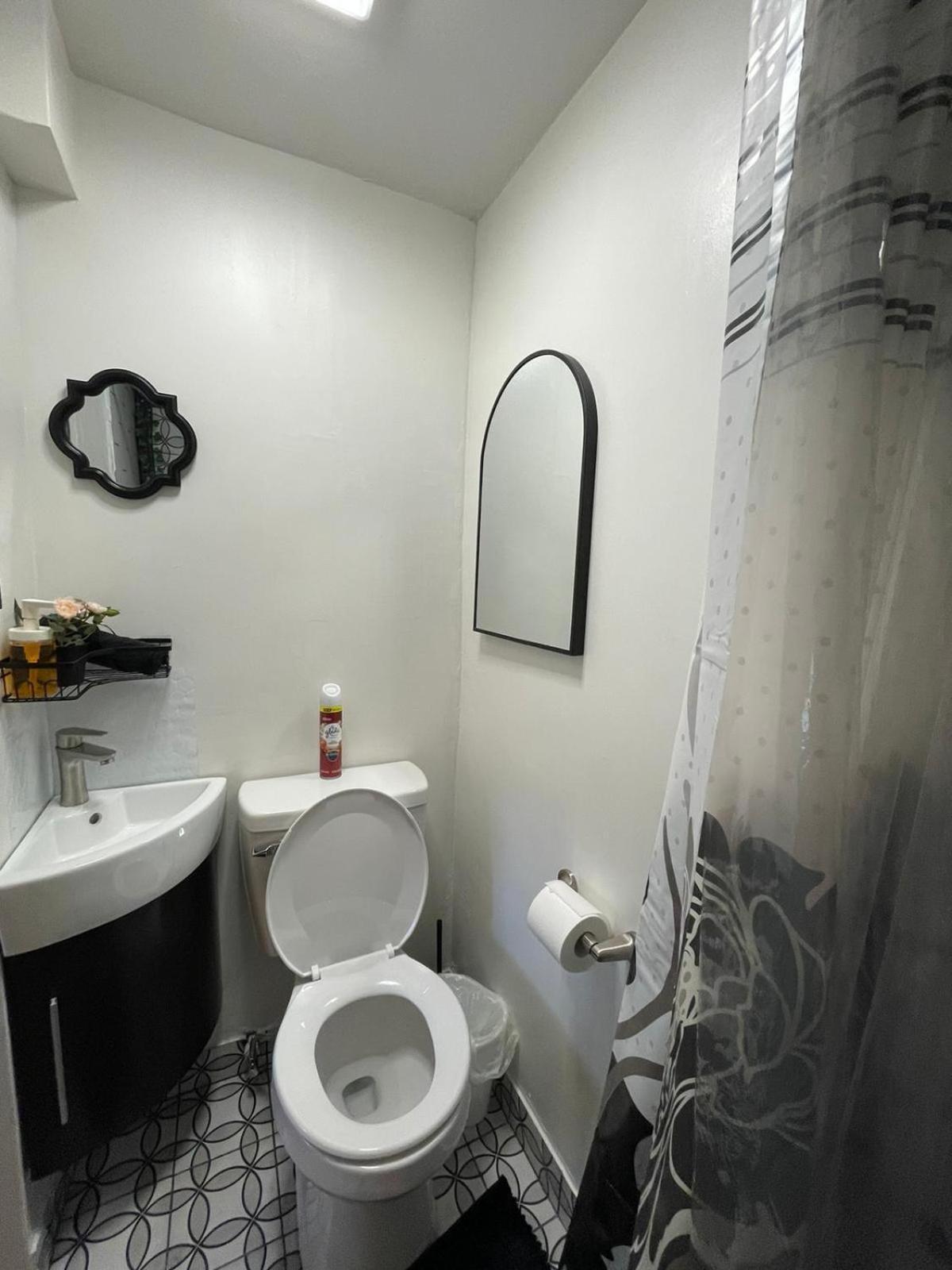 לייק איזבלה Petite Guesthouse With Kitchenette And Private Bathroom מראה חיצוני תמונה