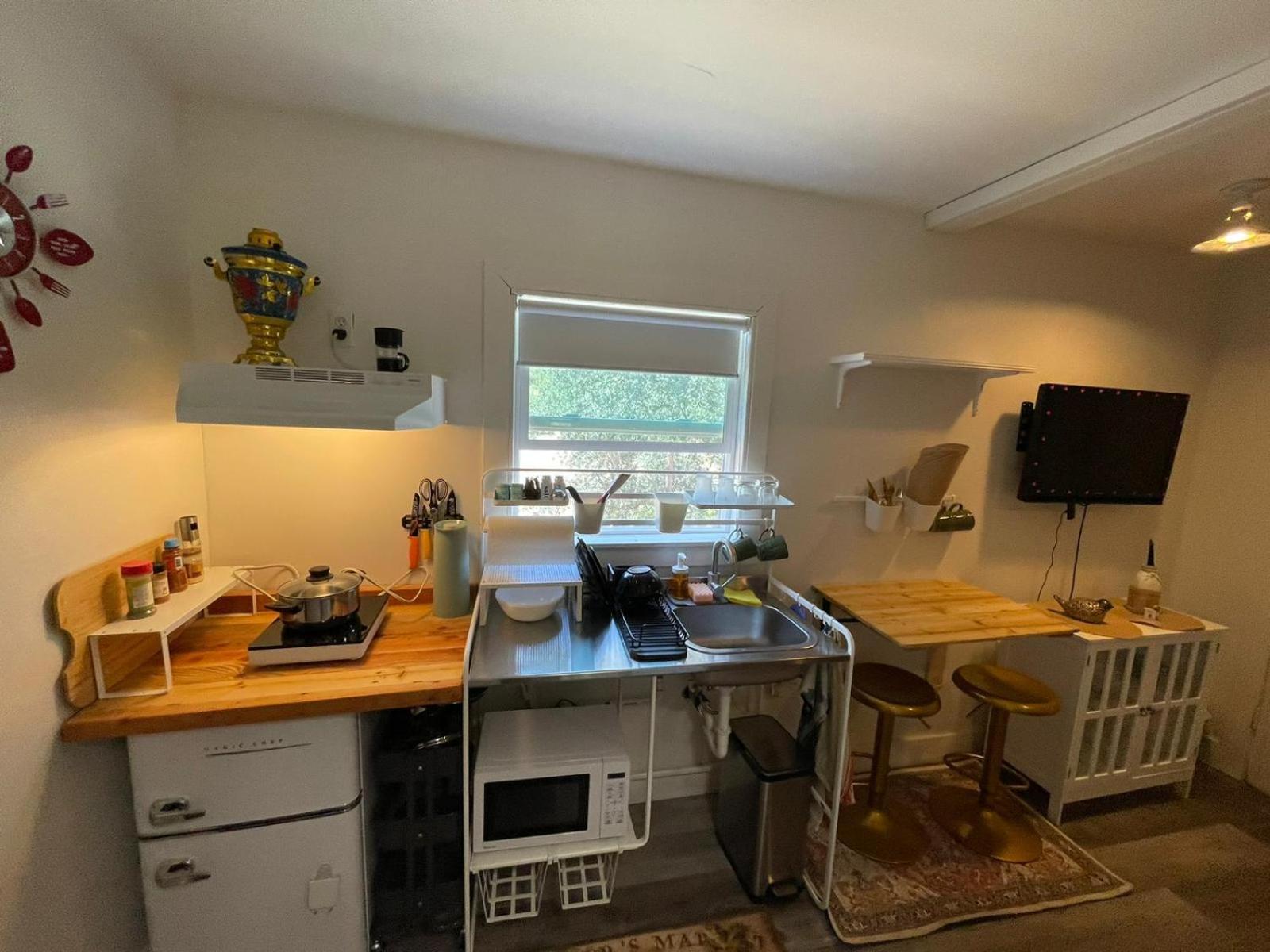 לייק איזבלה Petite Guesthouse With Kitchenette And Private Bathroom מראה חיצוני תמונה