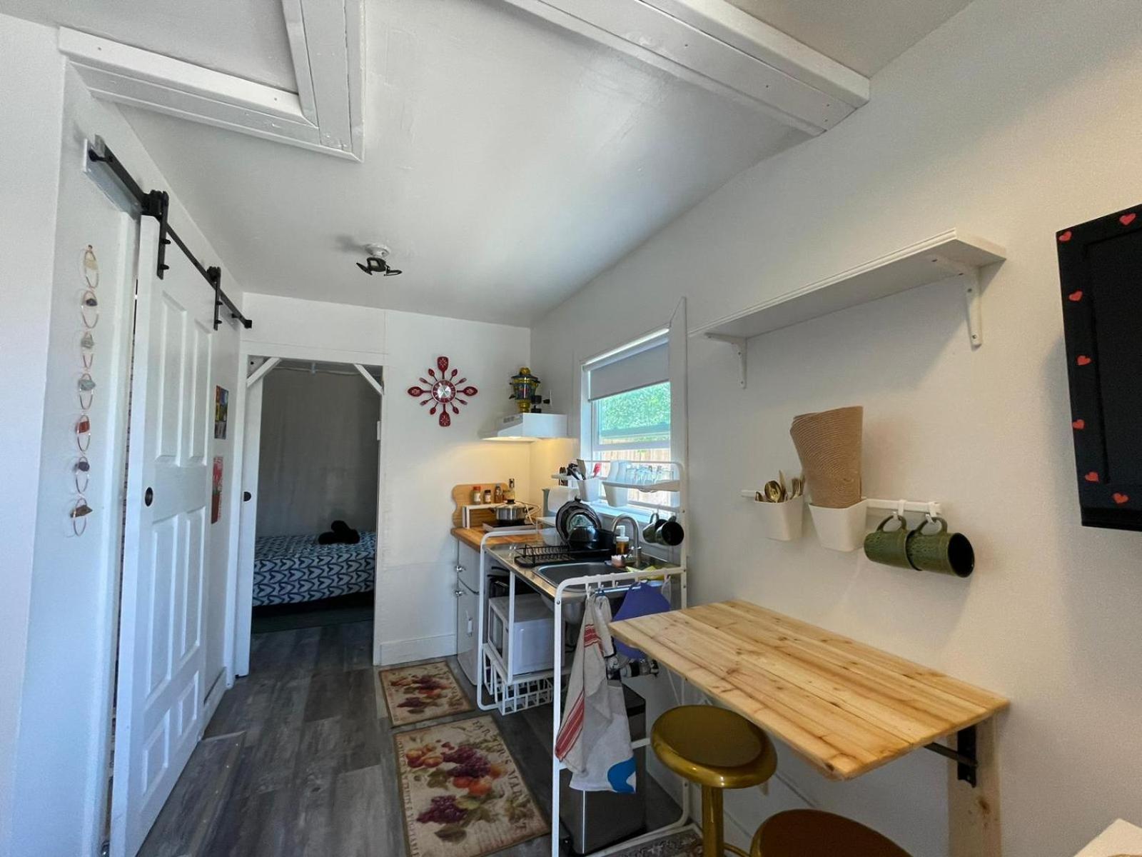 לייק איזבלה Petite Guesthouse With Kitchenette And Private Bathroom מראה חיצוני תמונה